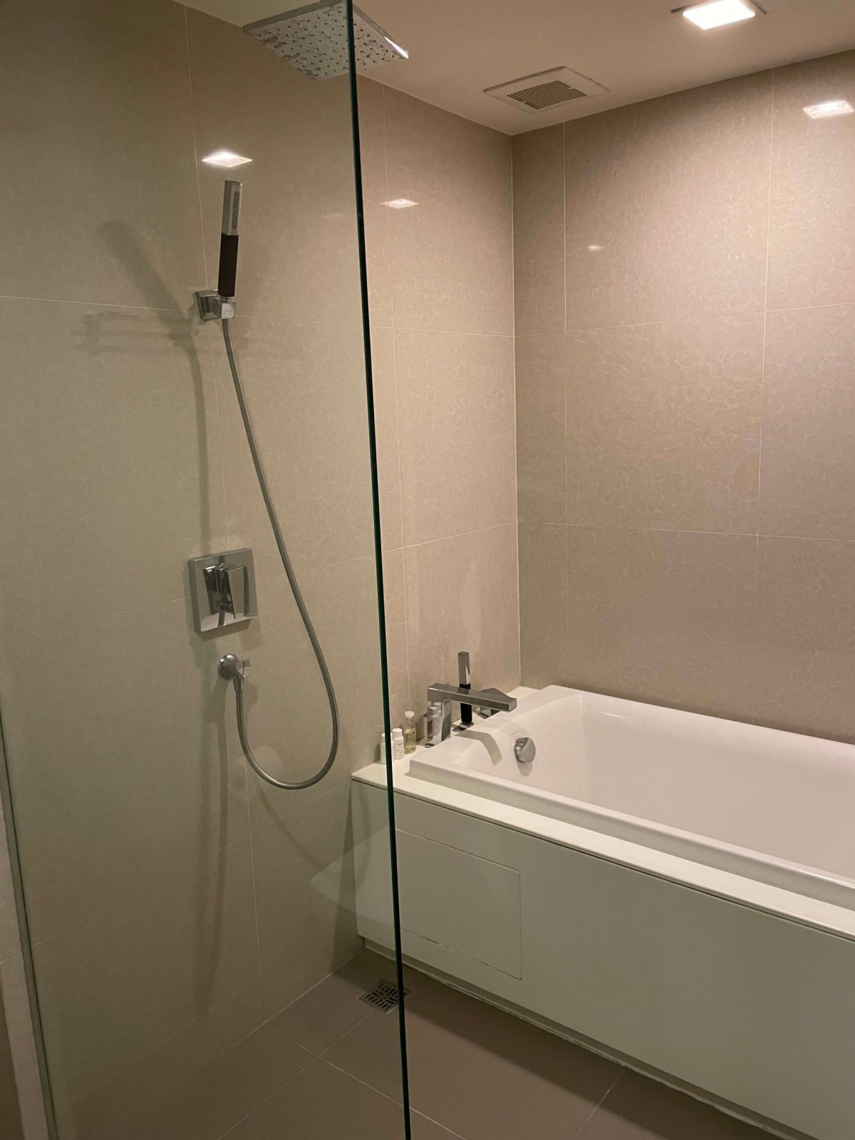 AF3EF0B4-32F2-4831-A219-ECF4082CDFEE