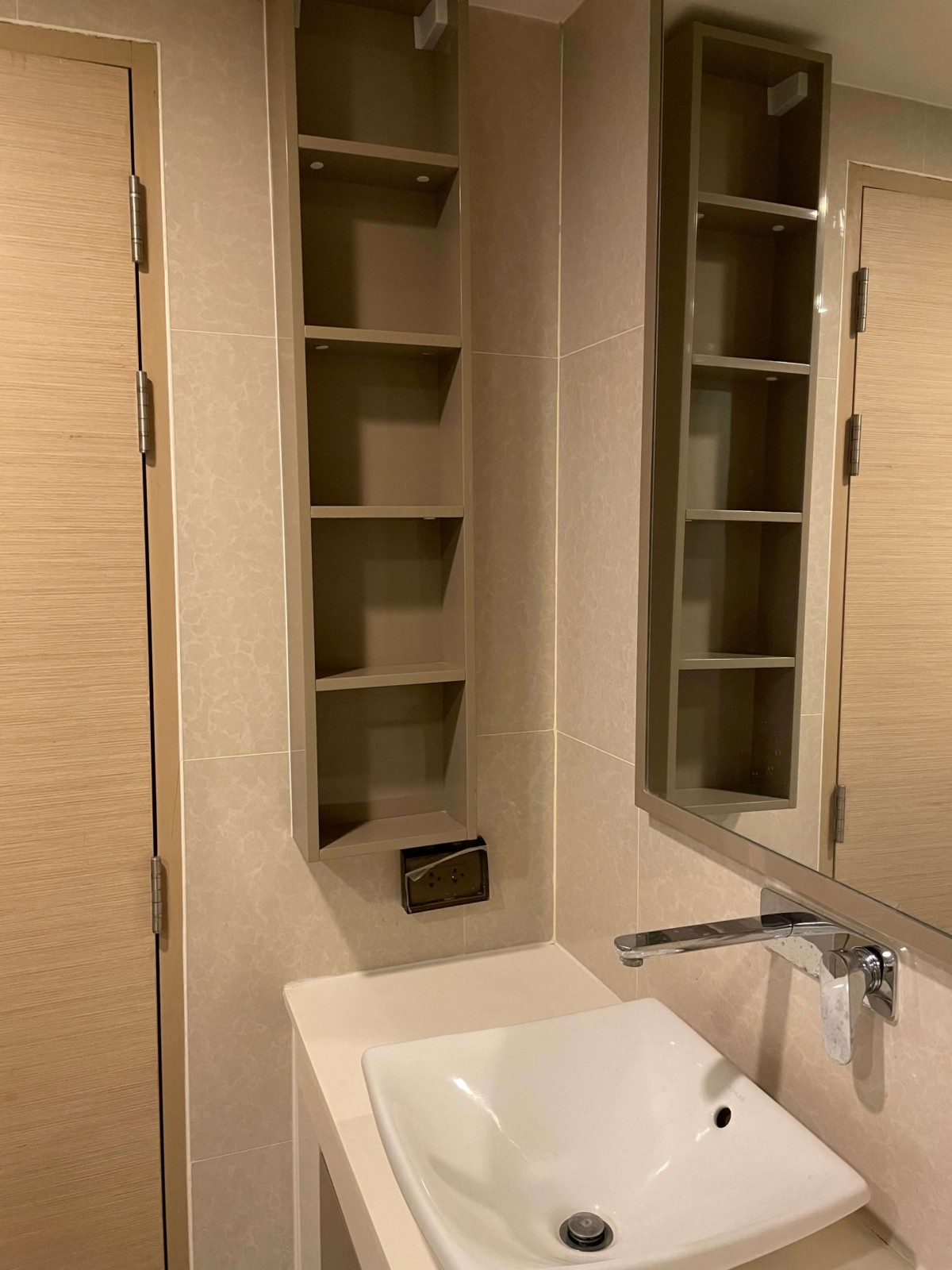 DBDF1022-13E1-48D7-B55C-19B32216557A