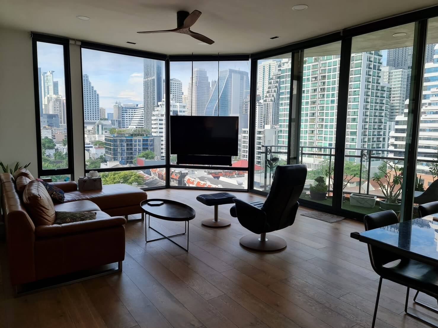 LINE_ALBUM_Royce_220515_6