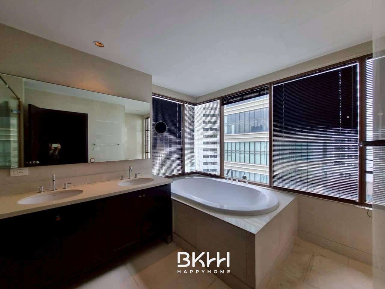 LINE_ALBUM_9325 condo emporio place_251012_10