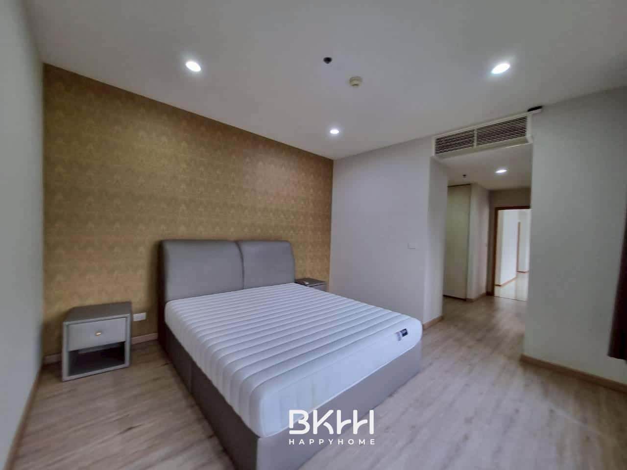 LINE_ALBUM_9348 condo emporio place_251012_7