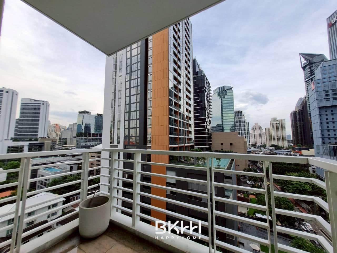 LINE_ALBUM_condo siri resldence 2440_251012_5