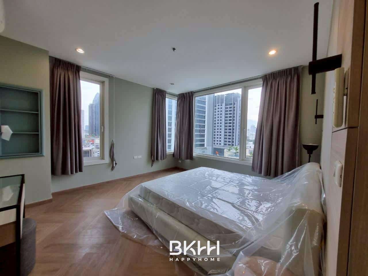 LINE_ALBUM_condo siri resldence 2440_251012_9