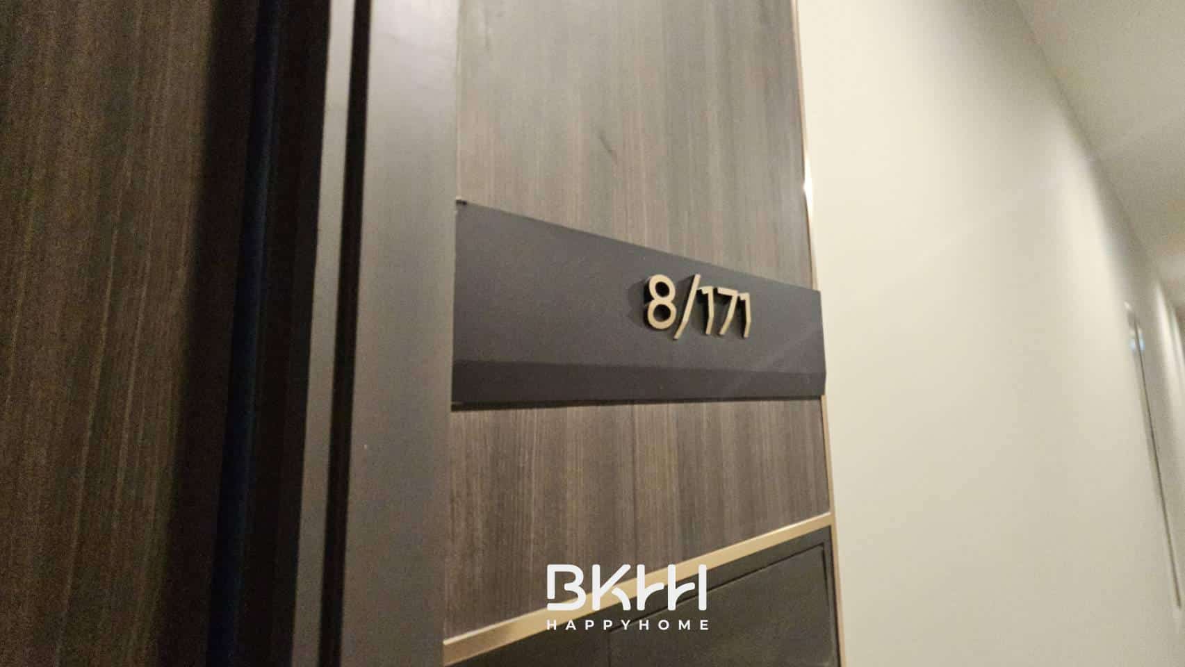 896852_0