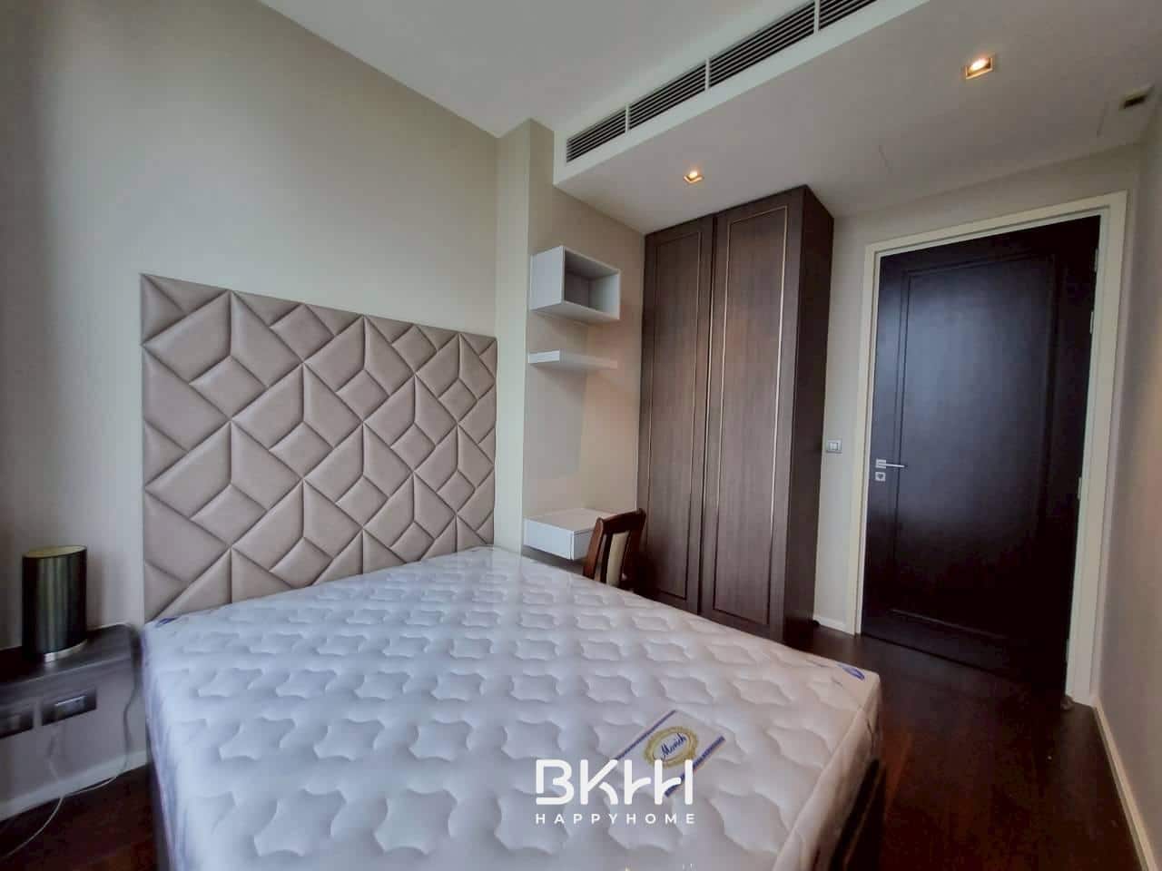 LINE_ALBUM_8 diplomat 39 ห้อง56 prop code_251102_3