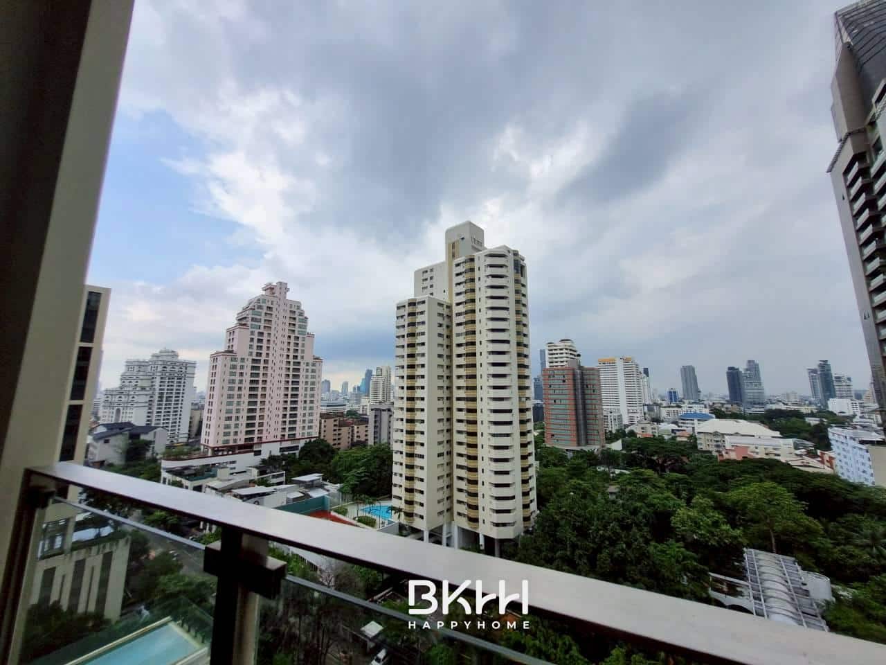 LINE_ALBUM_8 diplomat 39 ห้อง56 prop code_251102_8